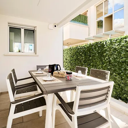 Luxury Ceccarini - Lungomare Con Parcheggio Privato 리치오네