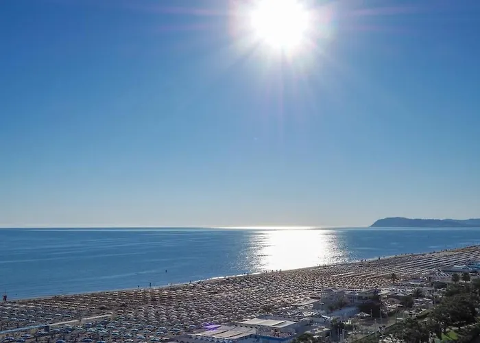 Luxury Ceccarini - Lungomare Con Parcheggio Privato *