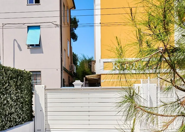 Villa Luxury Ceccarini - Lungomare Con Parcheggio Privato Riccione