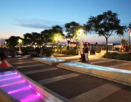 Luxury Ceccarini - Lungomare Con Parcheggio Privato ריצ'יונה