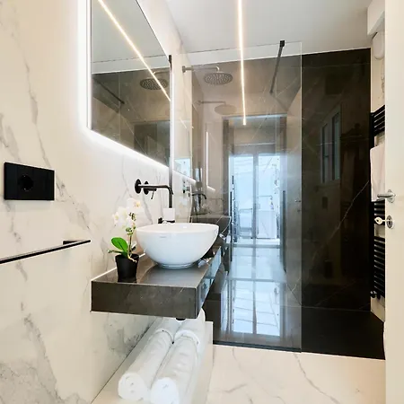 Luxury Ceccarini - Lungomare Con Parcheggio Privato ריצ'יונה