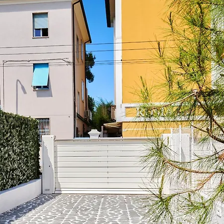 וילה Luxury Ceccarini - Lungomare Con Parcheggio Privato ריצ'יונה