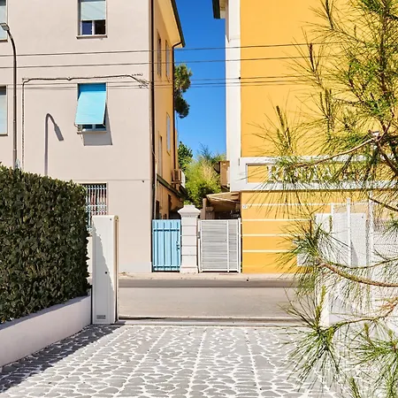 Luxury Ceccarini - Lungomare Con Parcheggio Privato Riccione