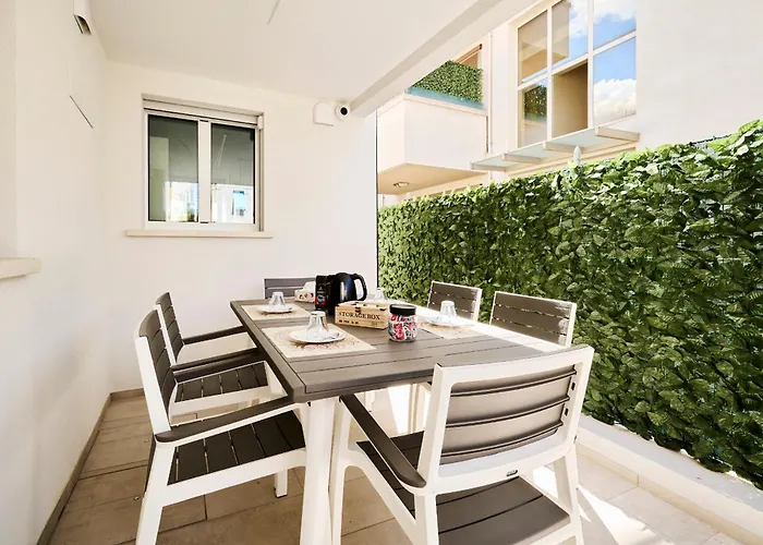 Luxury Ceccarini - Lungomare Con Parcheggio Privato Riccione