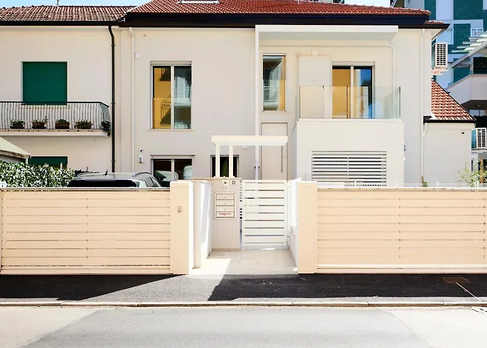 Luxury Ceccarini - Lungomare Con Parcheggio Privato Riccione